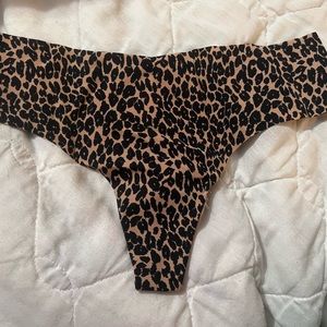 Victoria’s Secret No Show Thong size Medium New with Tags